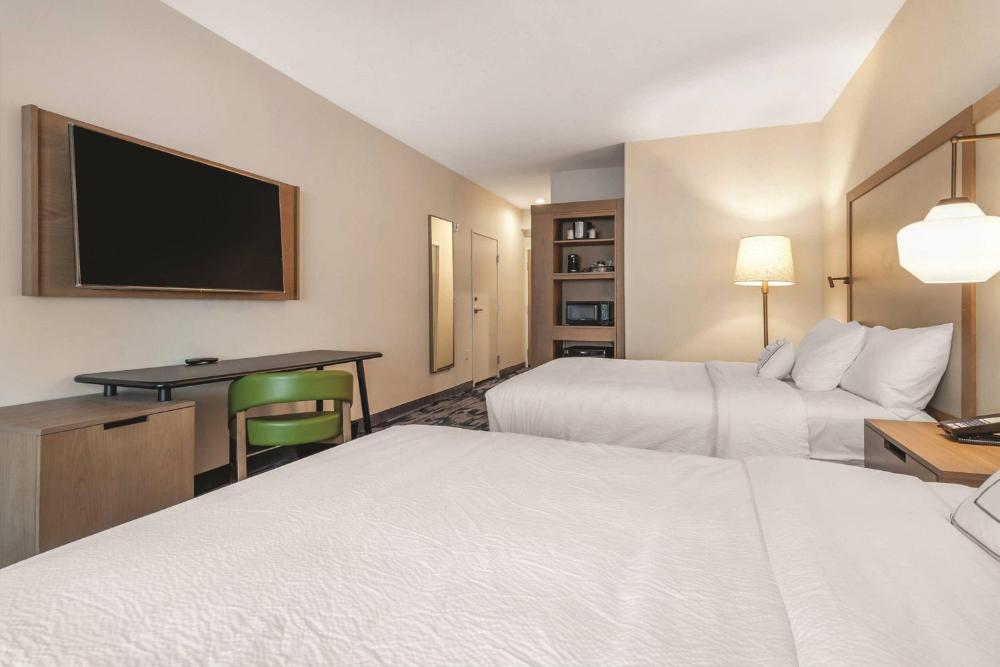 Guest room, 2 Queen interior